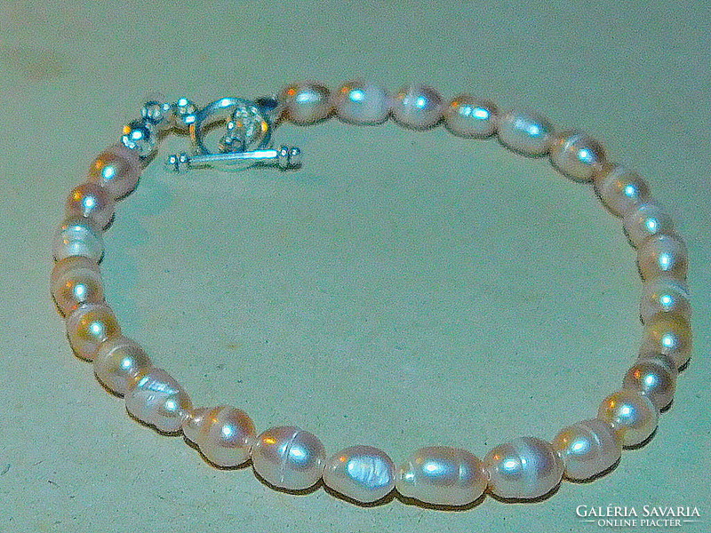 Fine eyed bracelet with real pearls