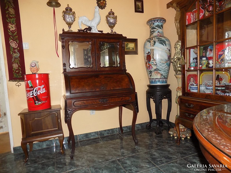 Chippendalle crown secretary, elegant mahogany superstructure desk