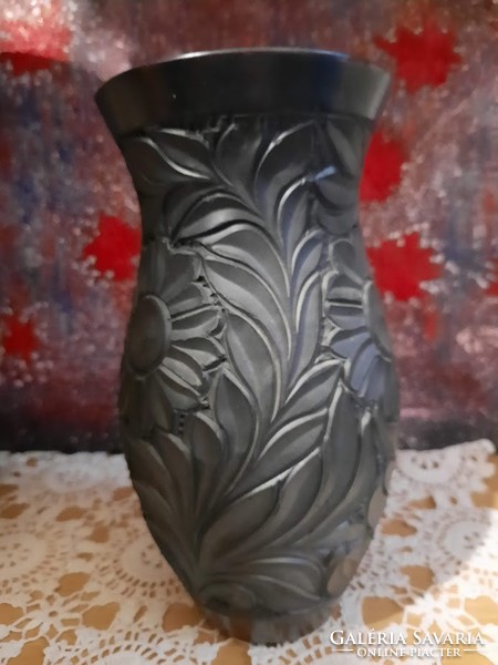 Vésett virágmintás kerámia váza, XX.szd második fele
