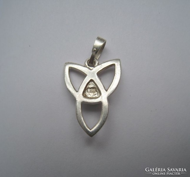Celtic silver pendant with blue sapphire (?) Stone
