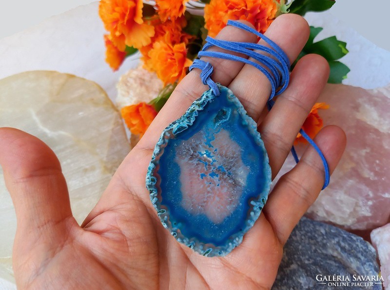 Beautiful real large agate slice pendant on a blue leather strap, topaaa
