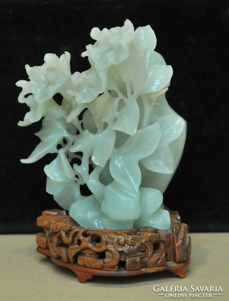 Finom faragásos Jade virágos váza