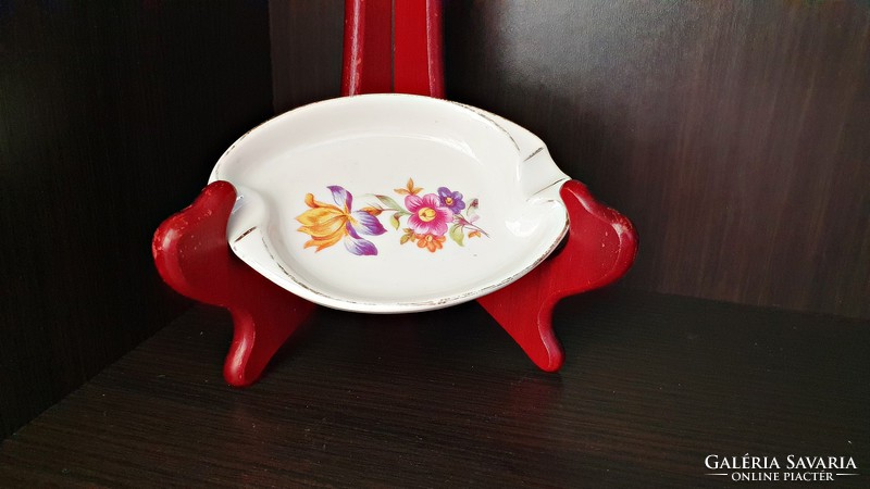 Hand-painted small porcelain ashtray from Kispest.