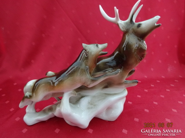 Royal dux Czechoslovakian porcelain figurine, wolf chasing deer, length 26.5 cm. He has!