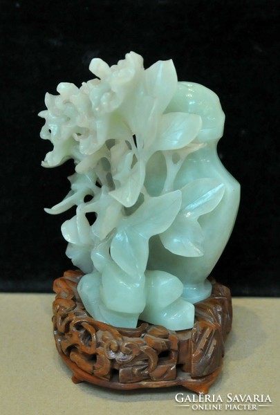 Finom faragásos Jade virágos váza