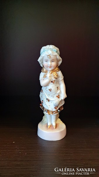 Fejkendős, főkötős, antik, porcelán lány figura.