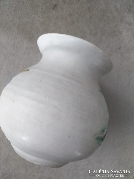 Kőporcelán váza, papagáj motívummal