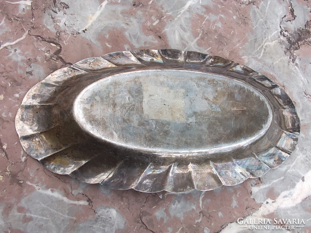 Akciós áron-Patinás antik ovál tálca vésett díszítéssel ezüstözve