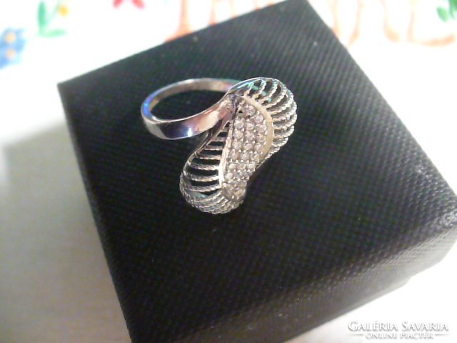Nagyon mutatós cizellált, markazitos ezüst gyűrű