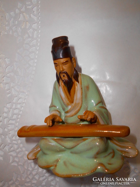 Kerámia jelzett kínai  zenész  figura
