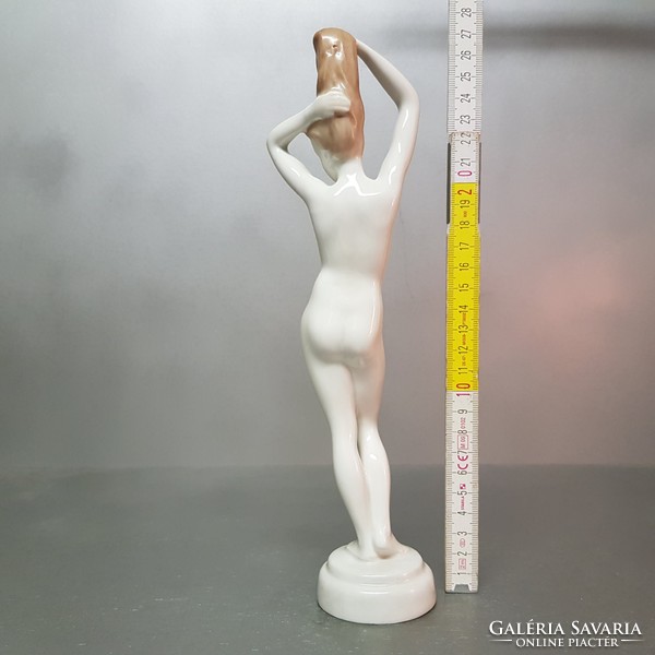Aquincumi fésülködő nő porcelán figura (815)