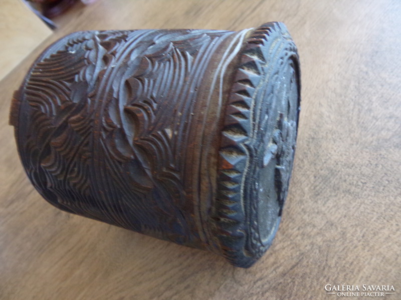 Antique cylindrical carved box with master mark on the bottom