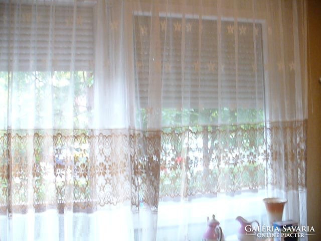 Two-color echo curtain