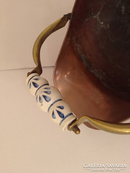Antik patinás vörösréz kaspó delfti mintás porcelános sárgaréz füllel 4161