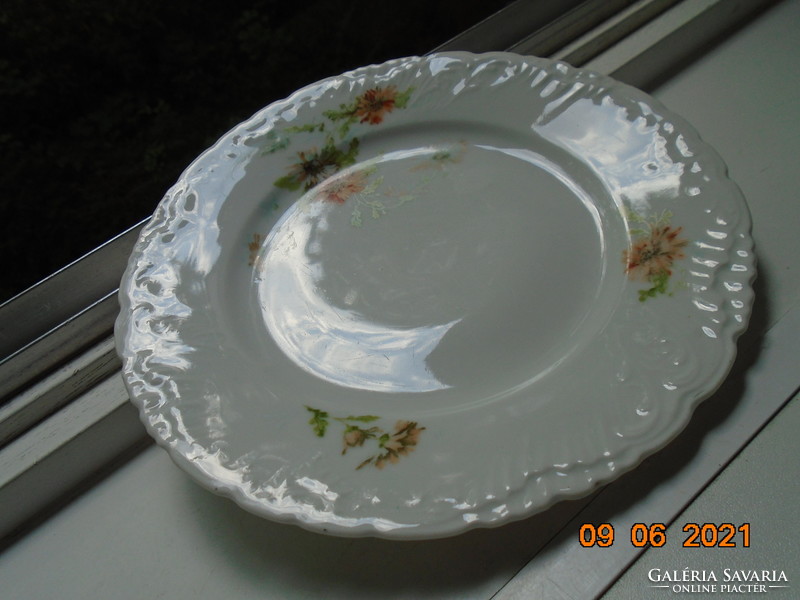 Antik szecessziós Csipkézett,gazdag dombormintás,virágmintás Elbogen tányér 19,5 cm