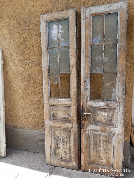 Antik kétszárnyas bejárati ajtó