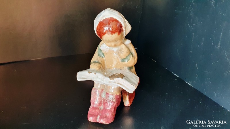 Antik, ülve olvasó lány, porcelán figura.