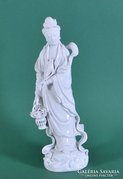 Fehér porcelán Guan Yin bodhiszattva figura