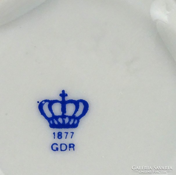 1E980 Jelzett német porcelán bonbonier GDR