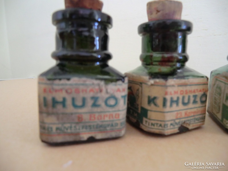 Pull-out ink bottle with 3 cm original label in 3 colors for sale from a collection