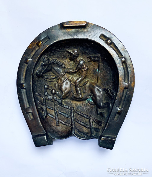 Horseshoe-shaped bronze bowl with jockey horse.
