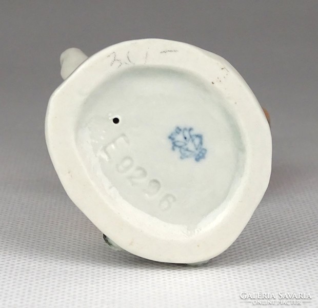 1F032 Régi jelzett Volkstedter porcelán kismadár paradicsommadár