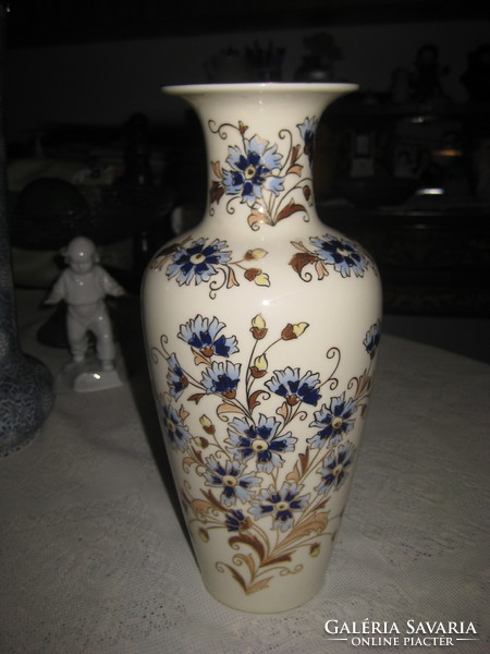 Zsolnay  kézzel festett   váza    búzavirág  dekorral  közel 30 cm