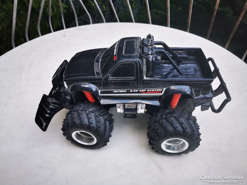 Off-road toy car