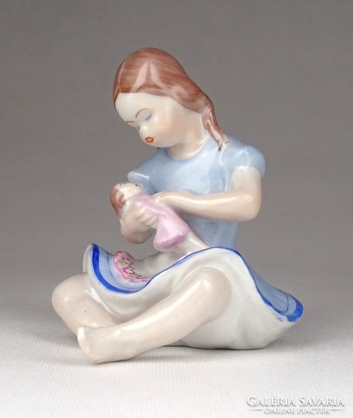 1F076 Babázó kislány Drasche porcelán figura 8.5 cm