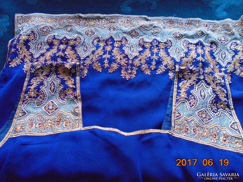 Blouse richly embroidered with handmade Zardozi silver metal thread