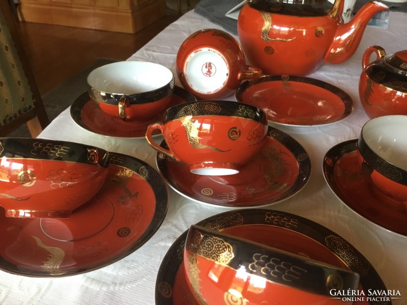 Vérpiros Litophane japán porcelán teás, gésa képmással, aranysárkányos