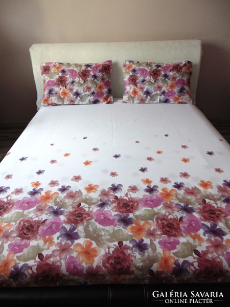 Wonderful bedding set with flower field