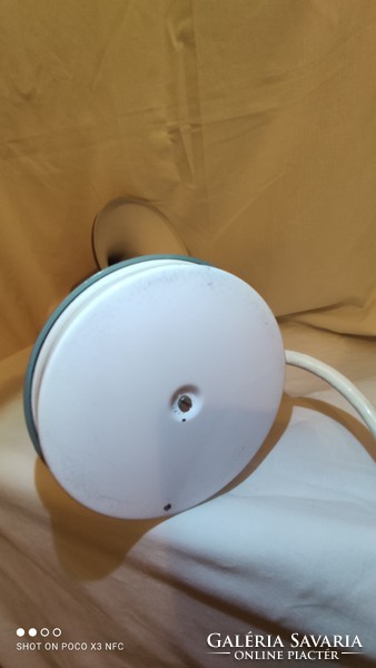 Retro metal table lamp in an elegant color