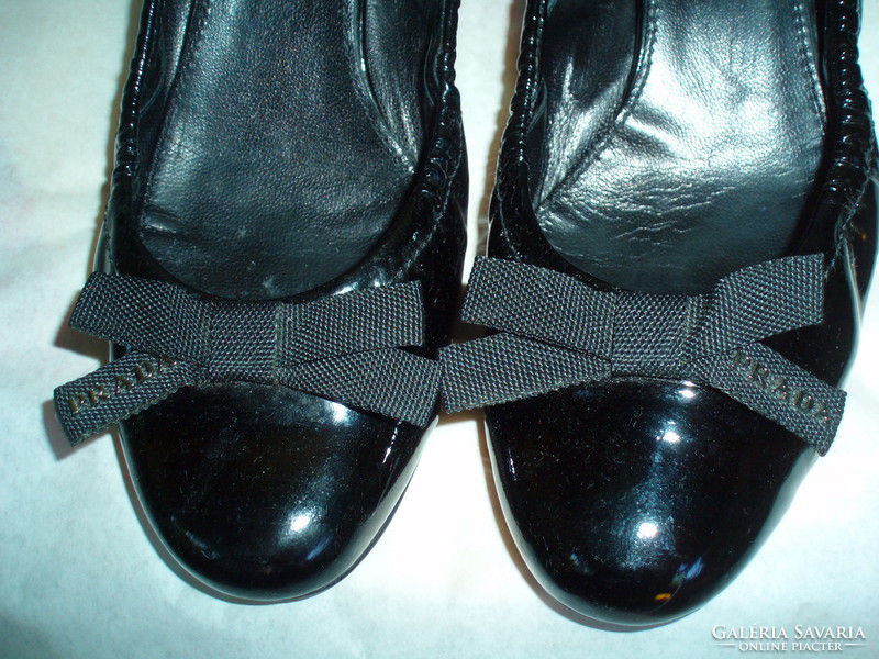 Eredeti PRADA fekete lakkbőr női cipő