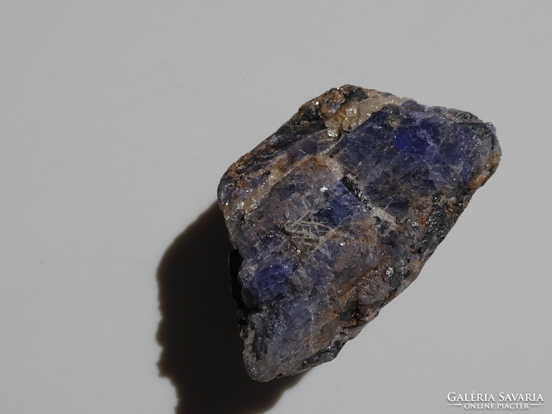 Natural tanzanite crystals in the graphite parent rock with quartz grains. Collector's item. 39 grams