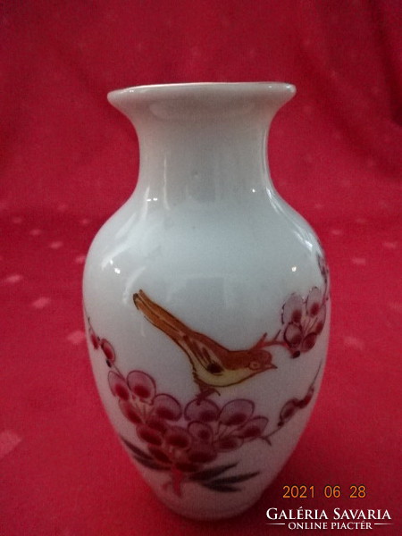 Kínai porcelán váza, kismadárral az oldalán, magassága 10 cm. Vanneki!