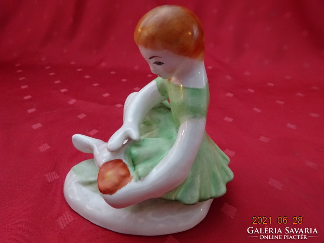 Bodrogkeresztúri porcelán figura, zöld ruhás lány virággal.  Magassága 11 cm. Vanneki Jókai!