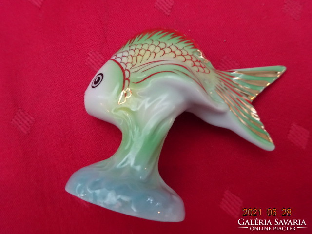Hollóházi porcelán figura, zöld és arany festésű hal, magassága 7,5 cm. Vanneki!