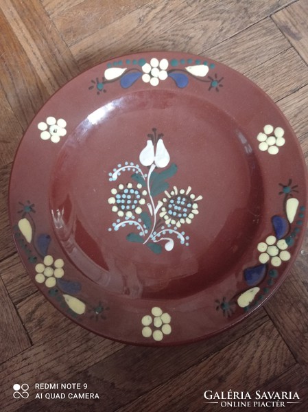 Beautiful majolica ceramic wall bowl in Városlőd