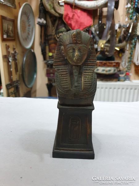 Egyiptomi fém figura