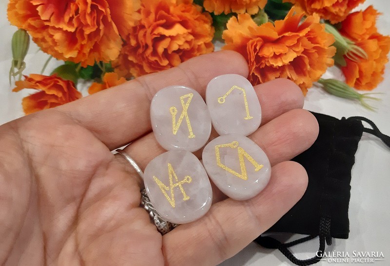 The sigils of the four archangels are engraved in rose quartz in an elegant setting, topaaa