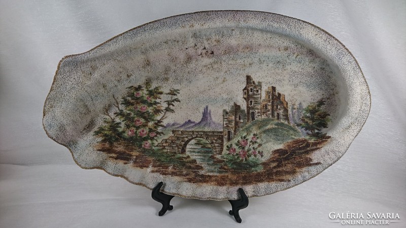 Porcelain bowl by which the base of pearls is applied to the surface and then painted. At the end of the 19th century