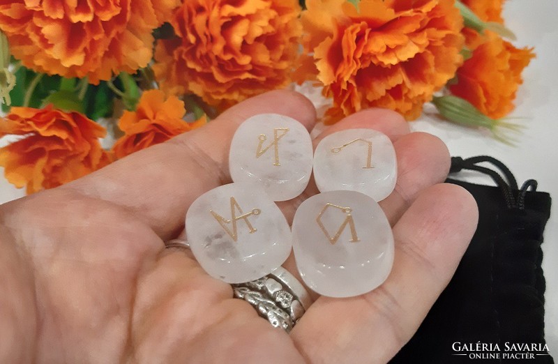 The sigils of the four archangels are engraved in white quartz in an elegant setting, topaaa