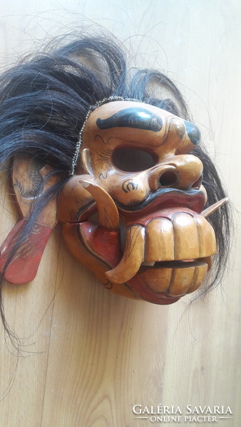 Törzsi maszk fából, csattogó fogakkal, igazi hajjal - 22 cm magas, 28 cm széles - vallás, rituálé