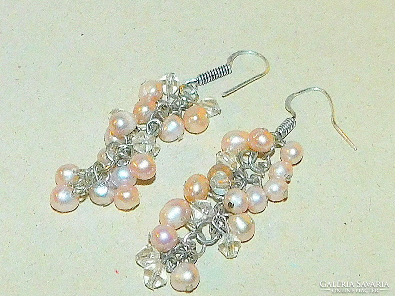 Bunch of grapes in ecru shades of real pearl earrings