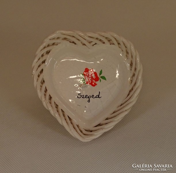 1F214 Szív alakú SZEGED feliratos virágmintás fonott porcelán tálka