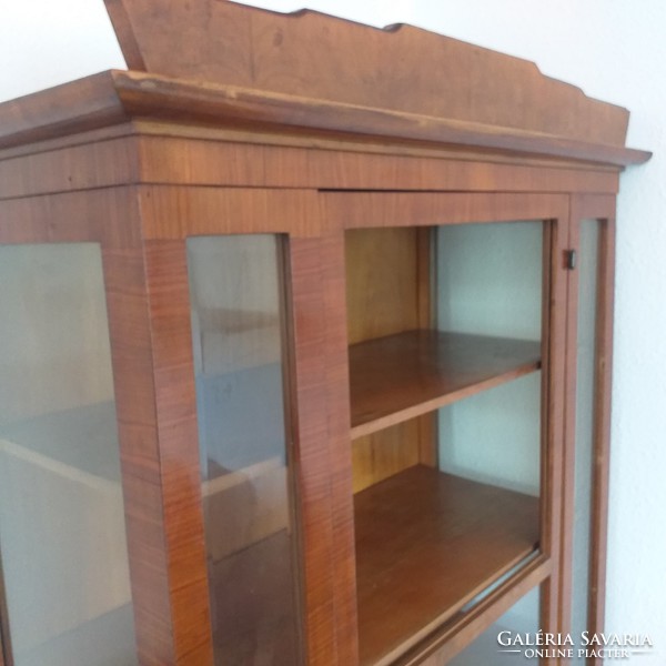 Front opening display case, display cabinet.
