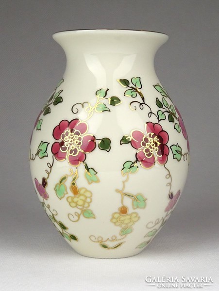 1F171 Vajszínű pillangós Zsolnay porcelán váza 12.7 cm