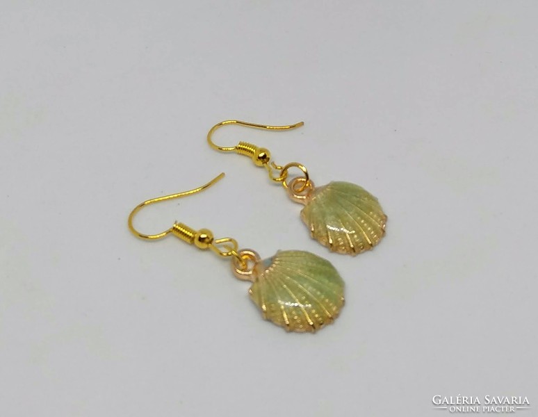 18K gold plated green seashell shaped earrings
