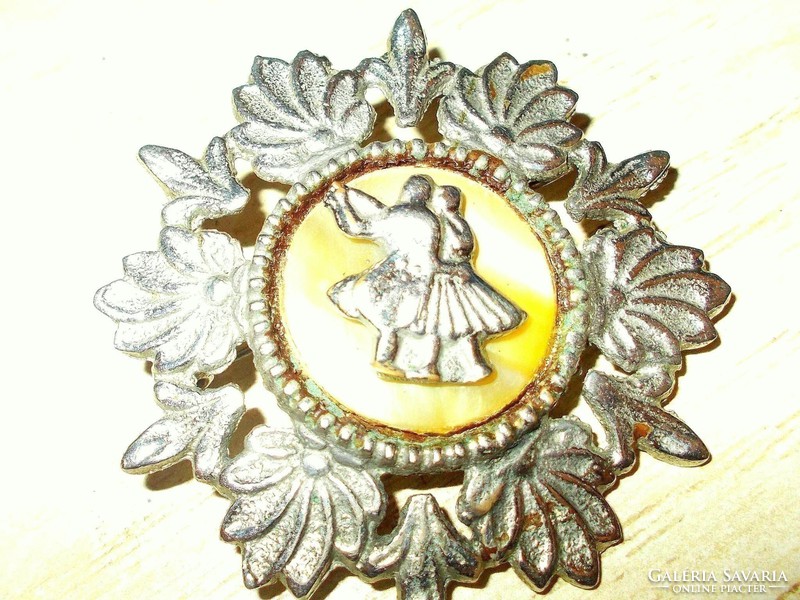 Pearl light vintage brooch